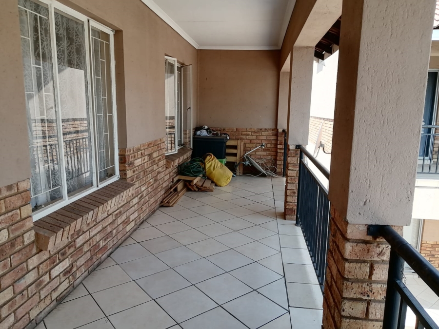 2 Bedroom Property for Sale in Rustenburg Central North West